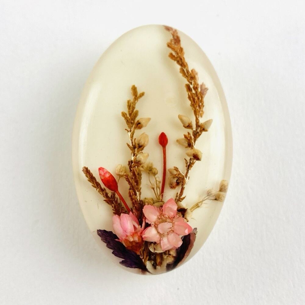 Vintage Dried Flowers Brooch Pin Lucite Pink Brown Oval